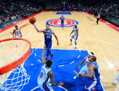 IM体育平台-76人客场擒活塞，西蒙斯发挥关键