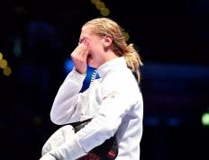 IM体育社区互动入口-丹麦击剑选手实现逆袭，夺魁