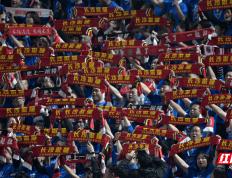 IM体育数据分析平台-比赛中出现红黄牌，双方球员情绪激动