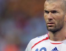 IM体育赛事直播入口-意甲焦点战之夜，富安健洋刷新纪录，亚洲后卫的里程碑时刻