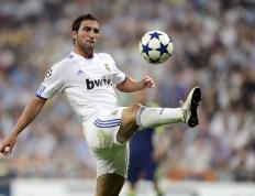 IM体育app-莫兰特主宰比赛走向，辽宁队连续得分压制太阳