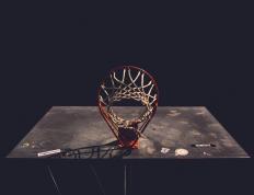 IM体育在线注册-赛道与绿茵的交汇，阿圭罗带队闪耀F1新赛季揭幕战之夜