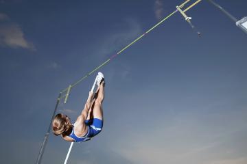 IM体育在线注册-澳网翻盘温网，西西帕斯点燃赛场