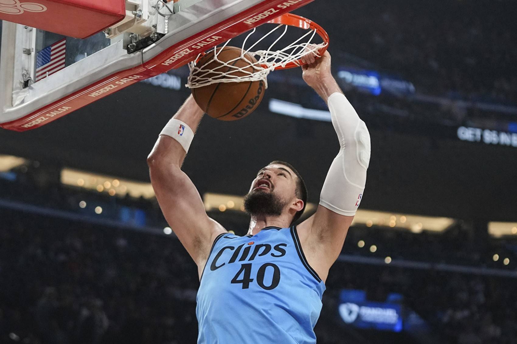 IM体育动画直播通道-猛龙大将再现神迹，带领球队逆转获胜的简单介绍