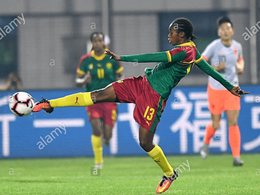 IM体育下载-科特迪瓦女足在比赛中展现出勇气