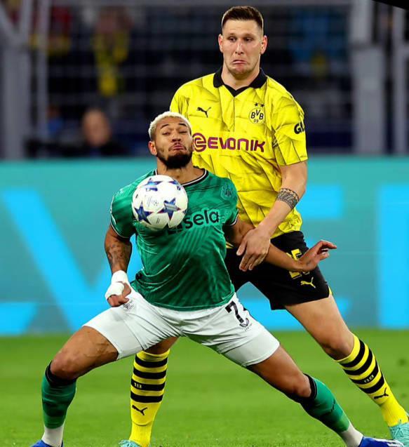 IM体育-皇家马德里取得胜利,球员欢欣鼓舞