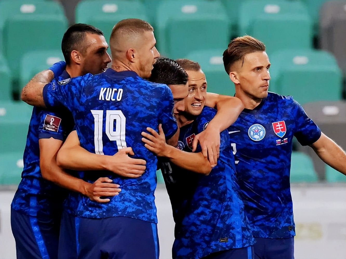 IM体育App下载-包含欧预赛掀起激情风暴，谁能笑到最后？的词条